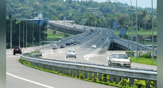 අධිවේගී මාර්ගවල යළි සාමාන්‍ය පරිදි ගාස්තු අය කෙරේ.